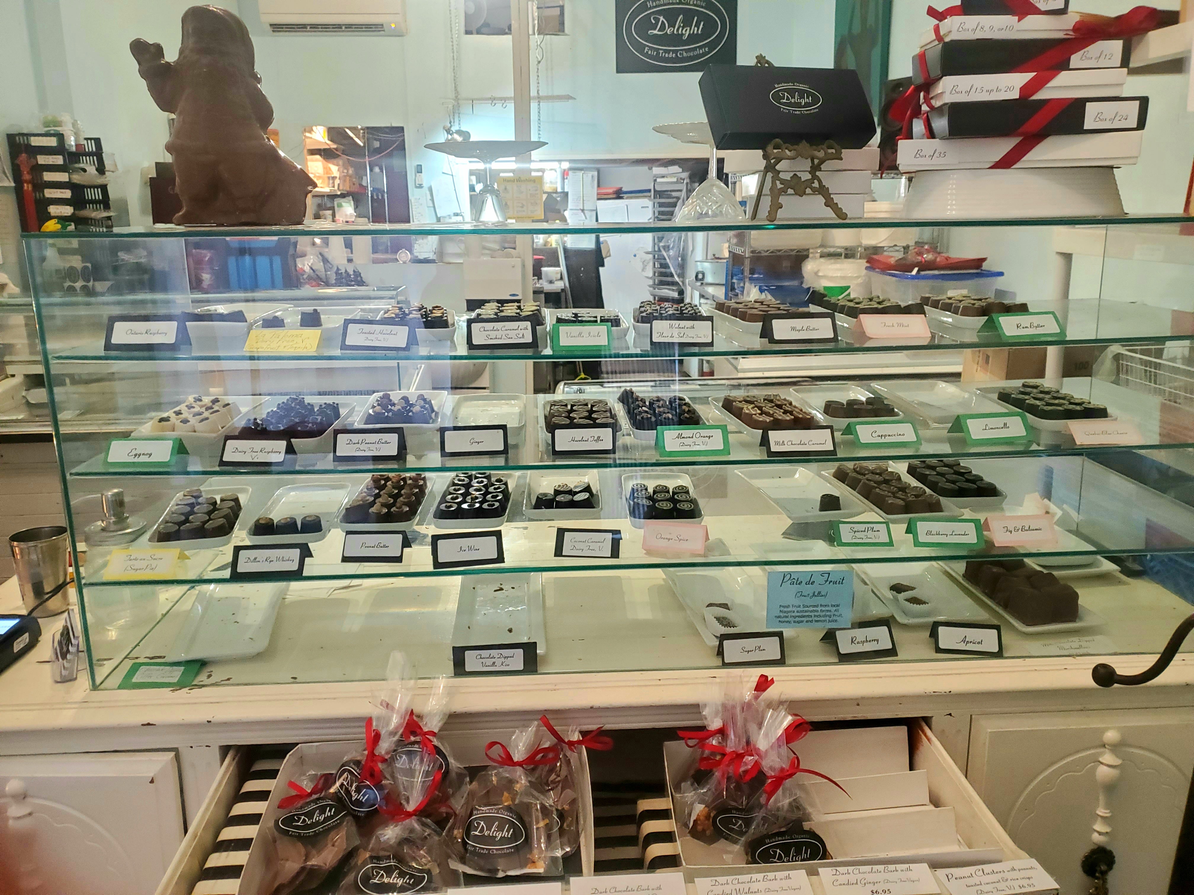 Custom Chocolate Boxes in Toronto Artisanal & Organic Delight Chocolate