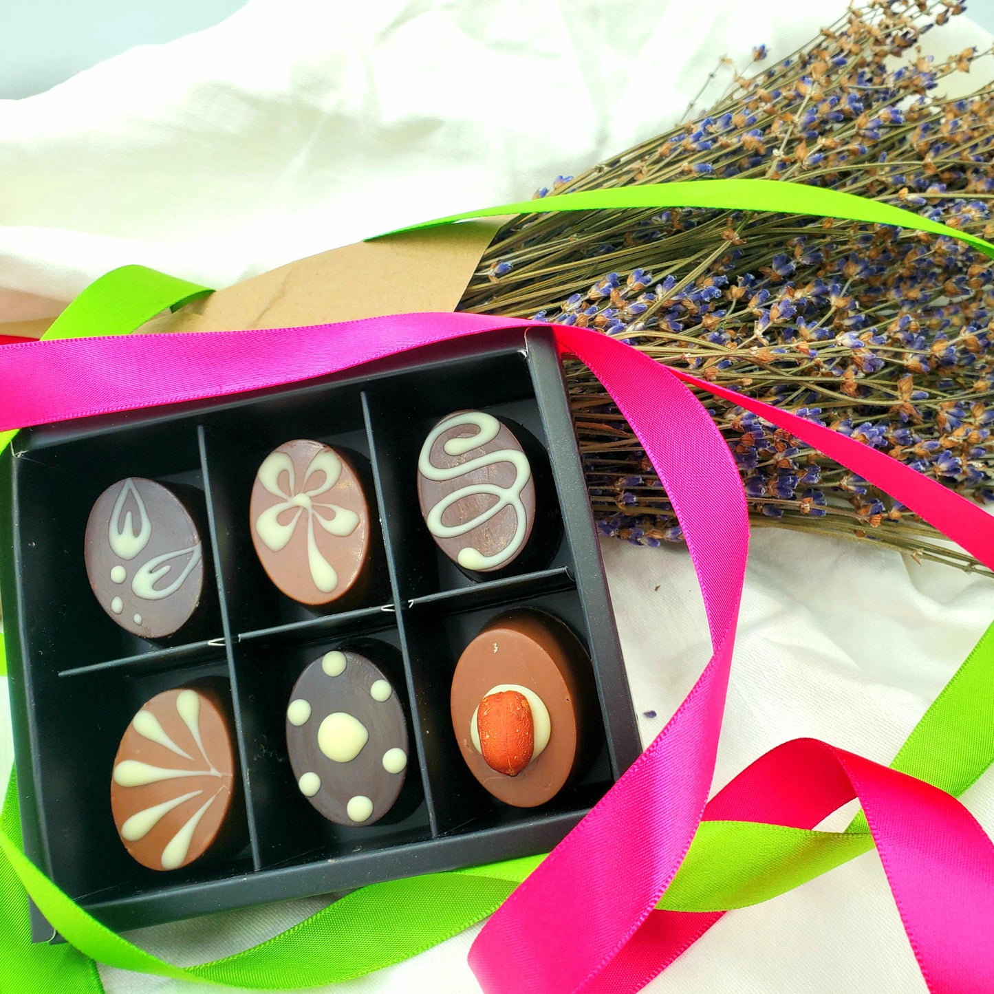 Delight gift box of 6 artisan organic chocolates in Toronto